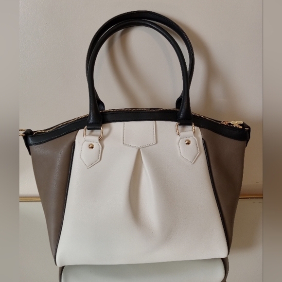 GUNAS New York Madison Shoulder Bag with Crossbody Strap - Picture 6 of 13